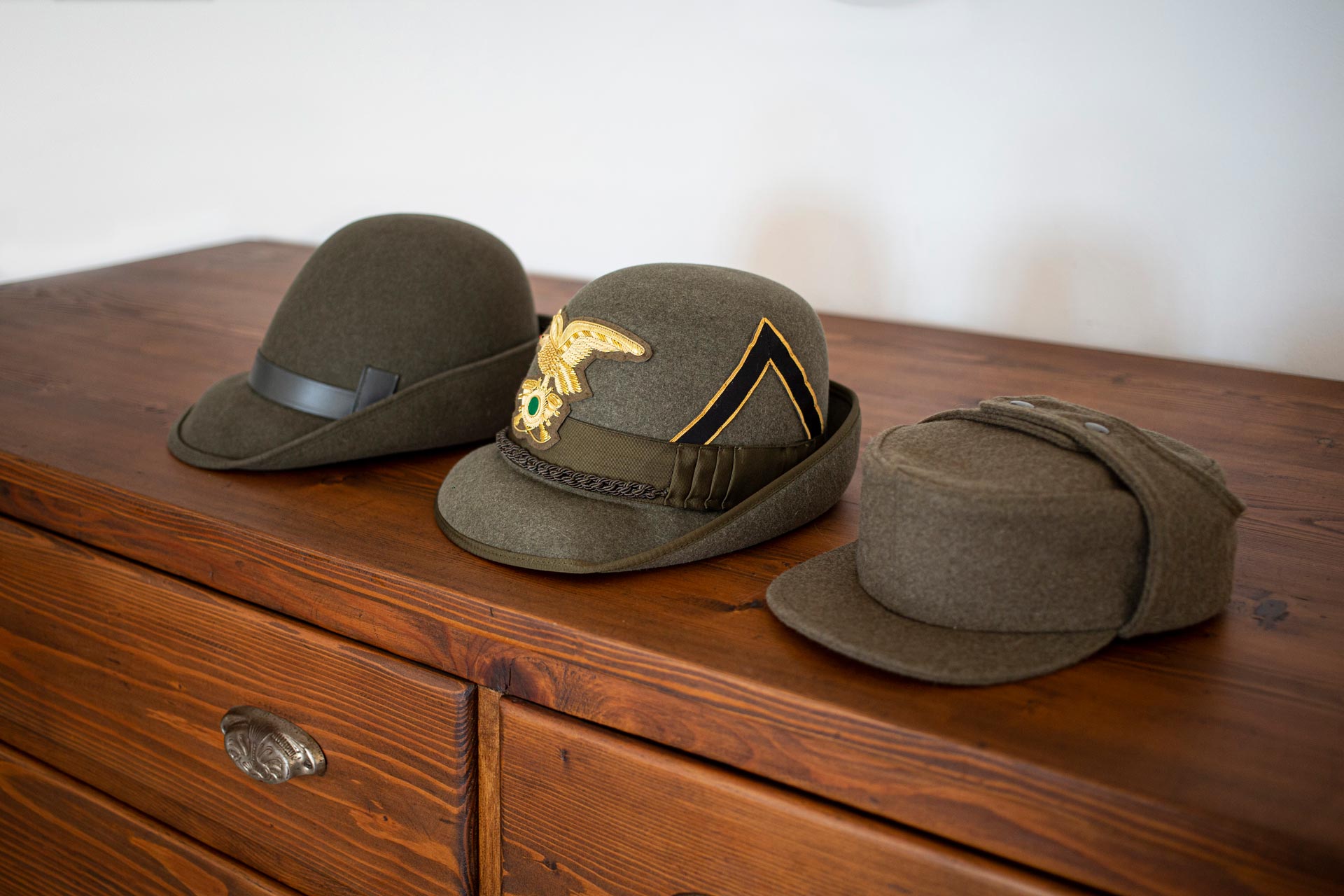 Cappello A Scacchi Nero E Bretelle - Foto 7